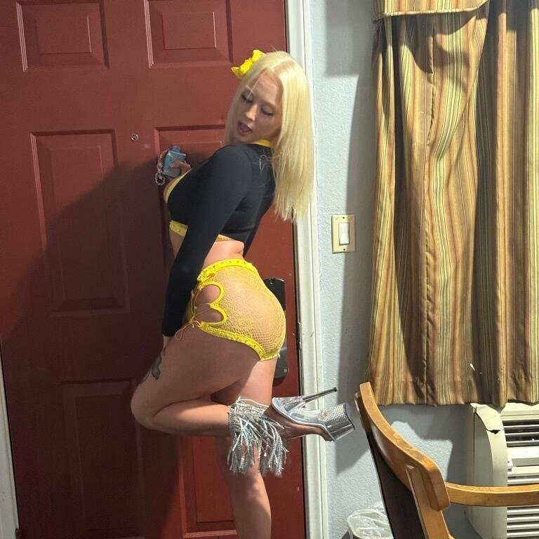 
                        Nikki
                     is Female Escorts. | Moncton | New Brunswick | Canada | canadatopescorts.com 