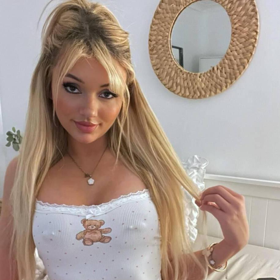 
                        daphnée
                     is Female Escorts. | Sherbrooke | Quebec | Canada | canadatopescorts.com 