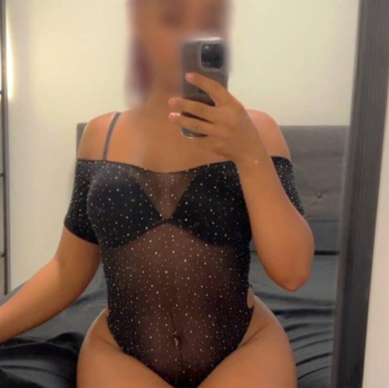 
                        Leah
                     is Female Escorts. | Owen Sound | Ontario | Canada | canadatopescorts.com 