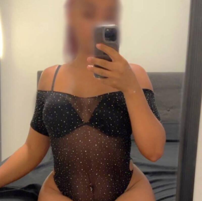 
                        Leah
                     is Female Escorts. | Owen Sound | Ontario | Canada | canadatopescorts.com 