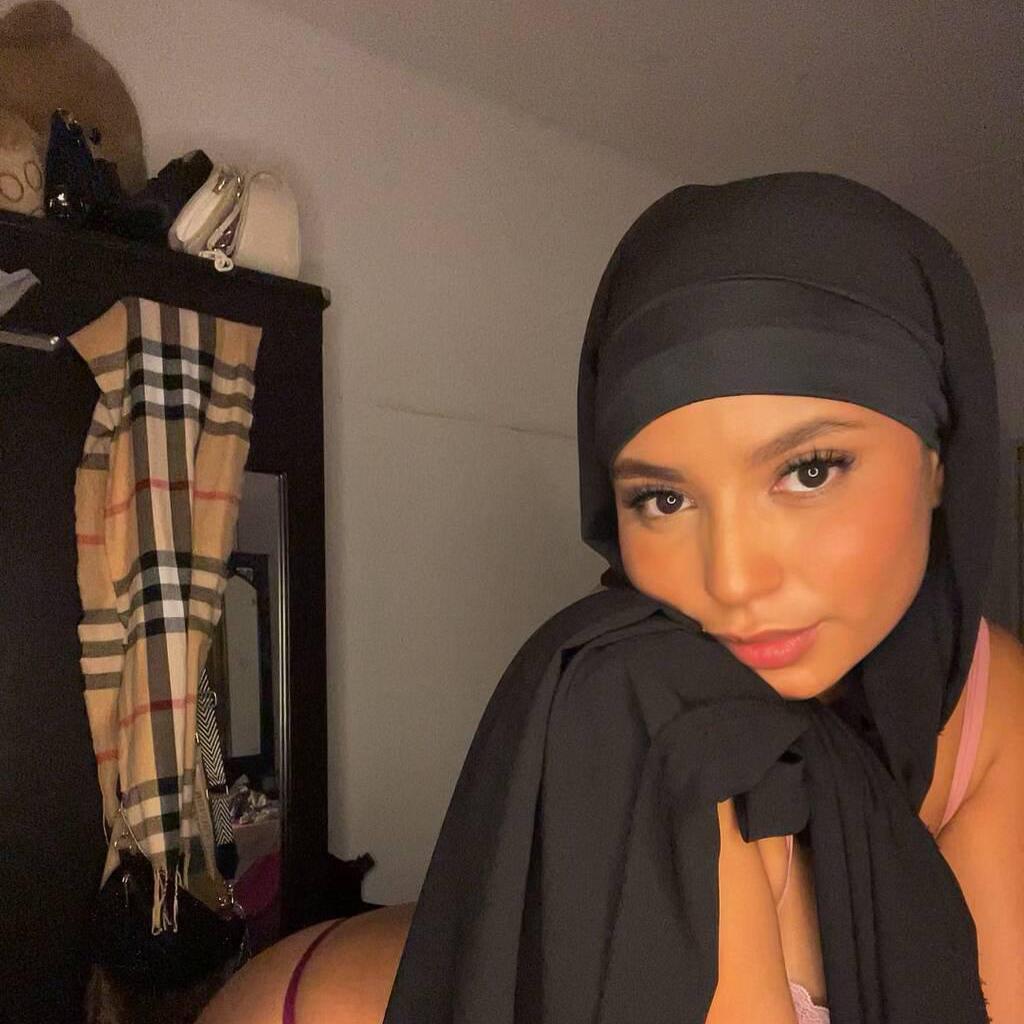 
                        Aaliyah
                     is Female Escorts. | Guelph | Ontario | Canada | canadatopescorts.com 