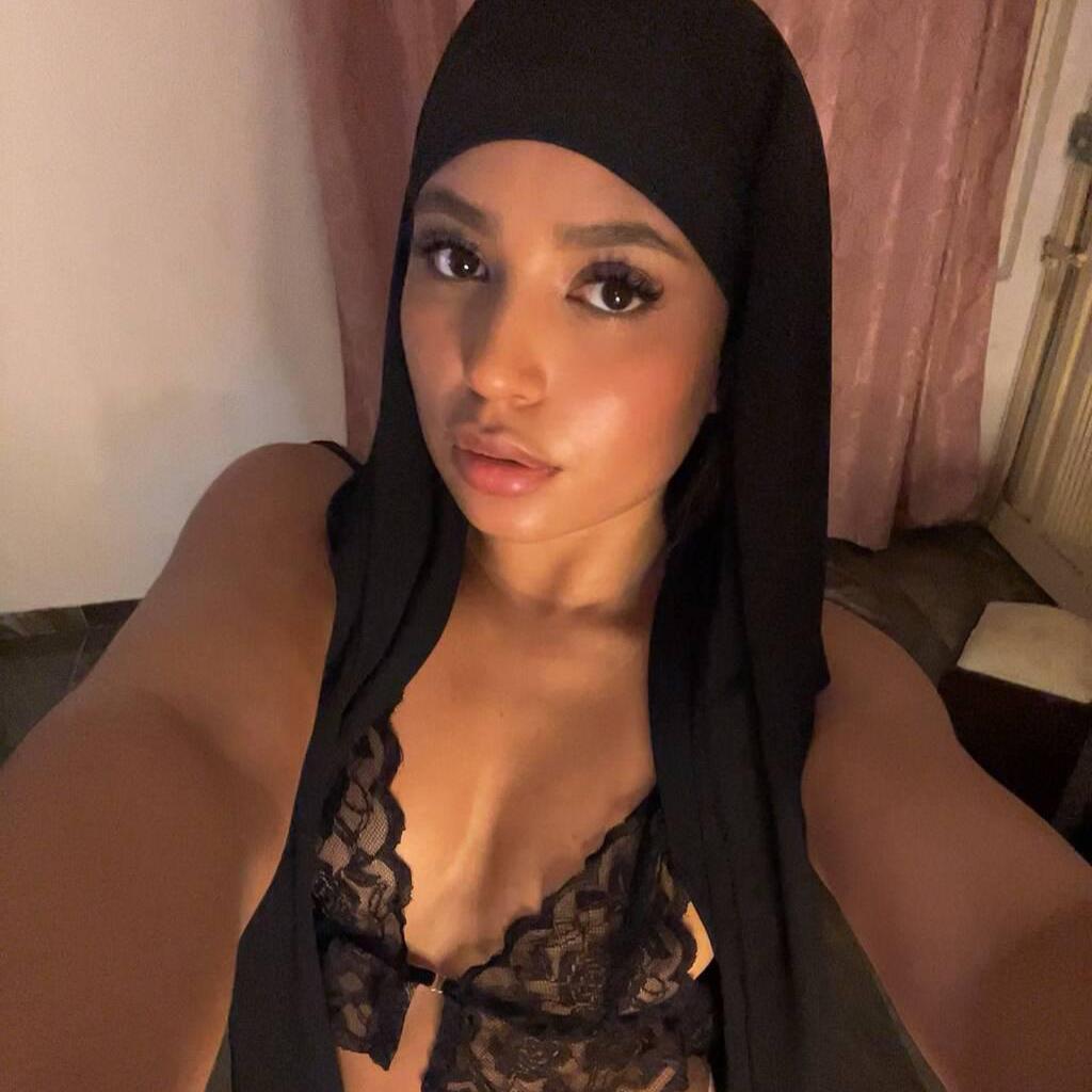 
                        Aaliyah
                     is Female Escorts. | Guelph | Ontario | Canada | canadatopescorts.com 