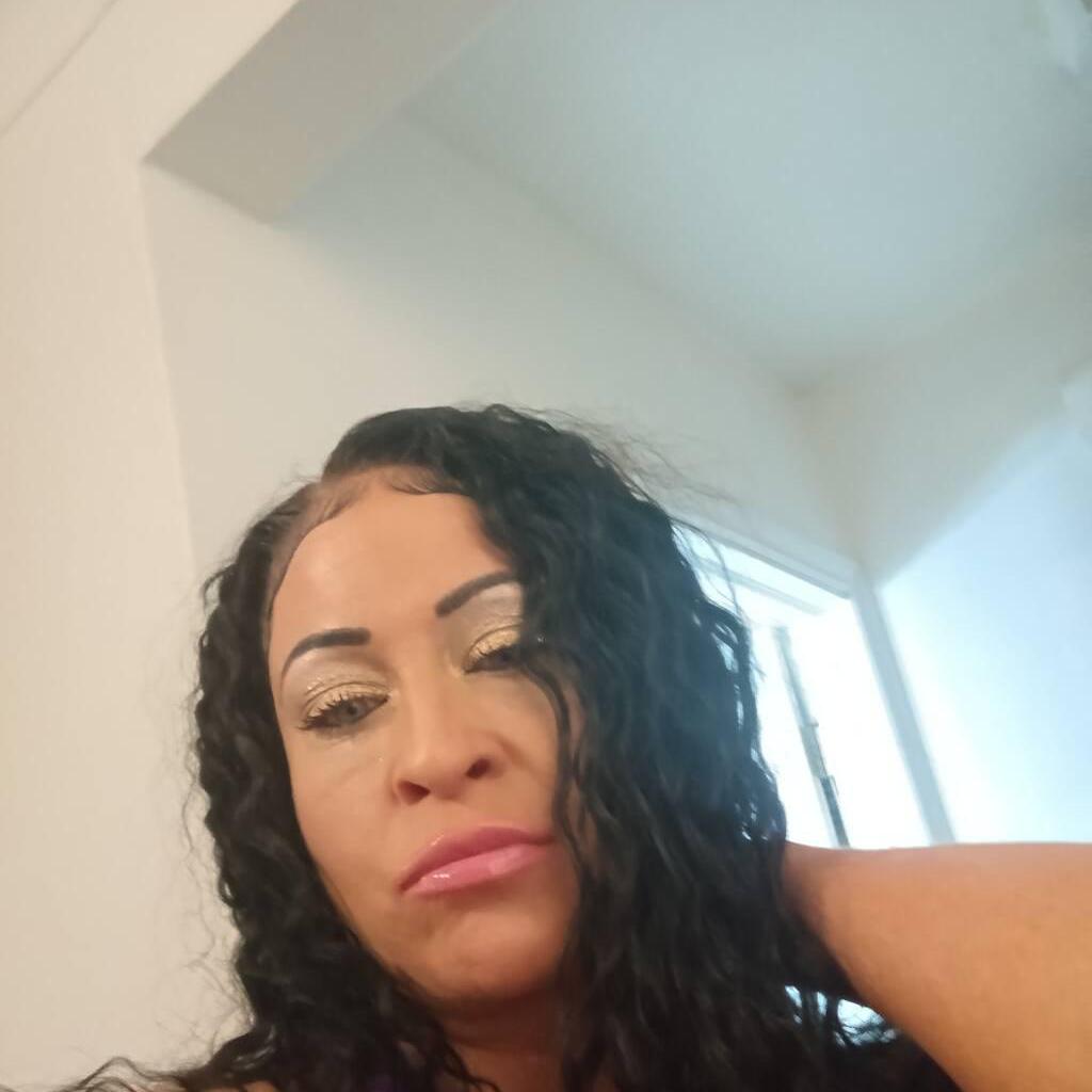 
                        Rowena
                     is Female Escorts. | Guelph | Ontario | Canada | canadatopescorts.com 