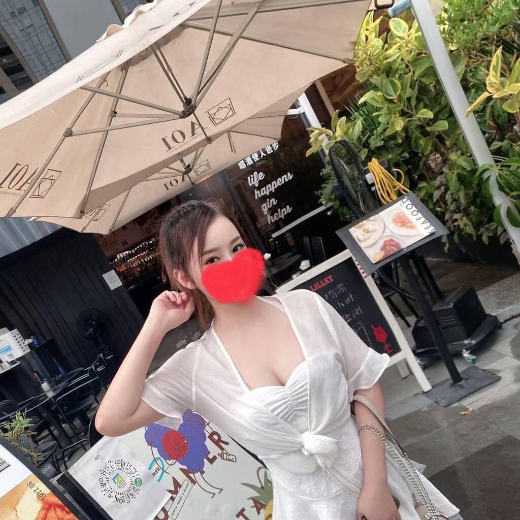 
                        Pretty and MoMo
                     is Female Escorts. | Montreal | Quebec | Canada | canadatopescorts.com 