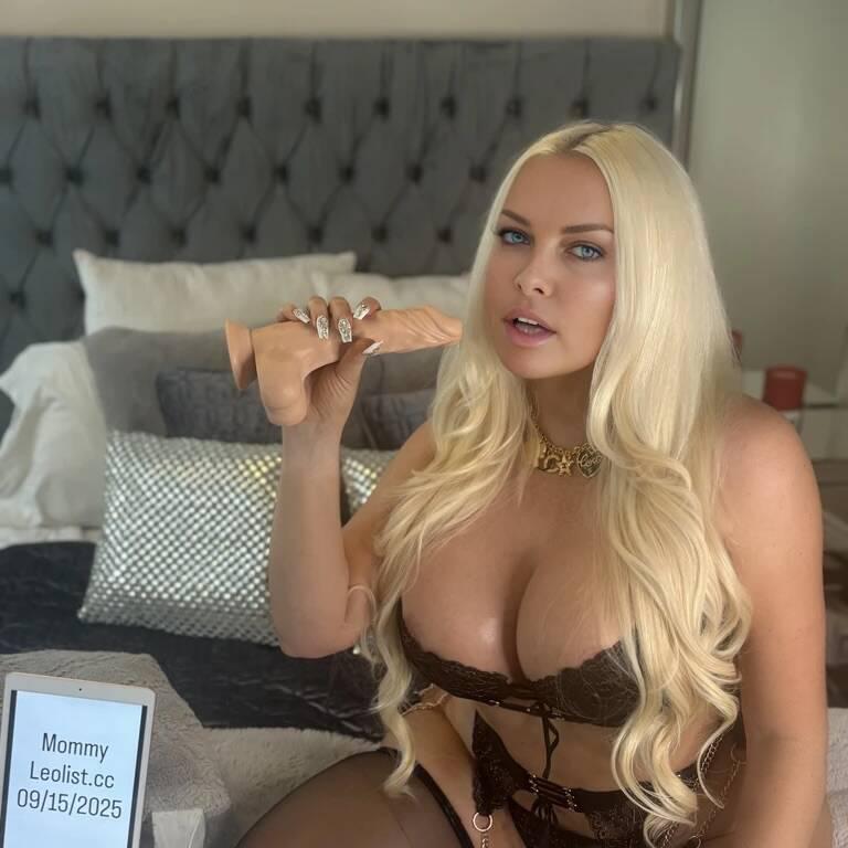 
                        M o m m y
                     is Female Escorts. | Toronto | Ontario | Canada | canadatopescorts.com 