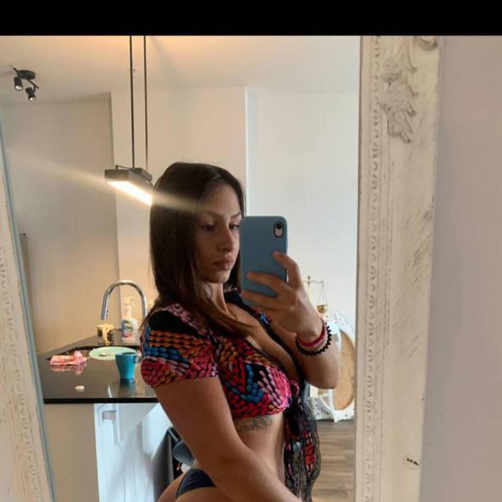
                        Rose
                     is Female Escorts. | Hamilton | Ontario | Canada | canadatopescorts.com 