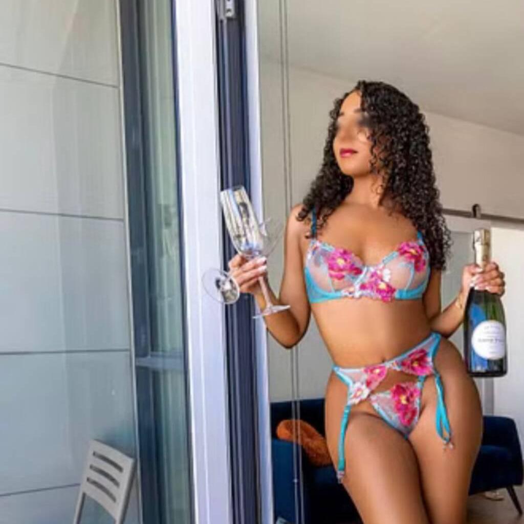 
                        Juicy
                     is Female Escorts. | Calgary | Alberta | Canada | canadatopescorts.com 