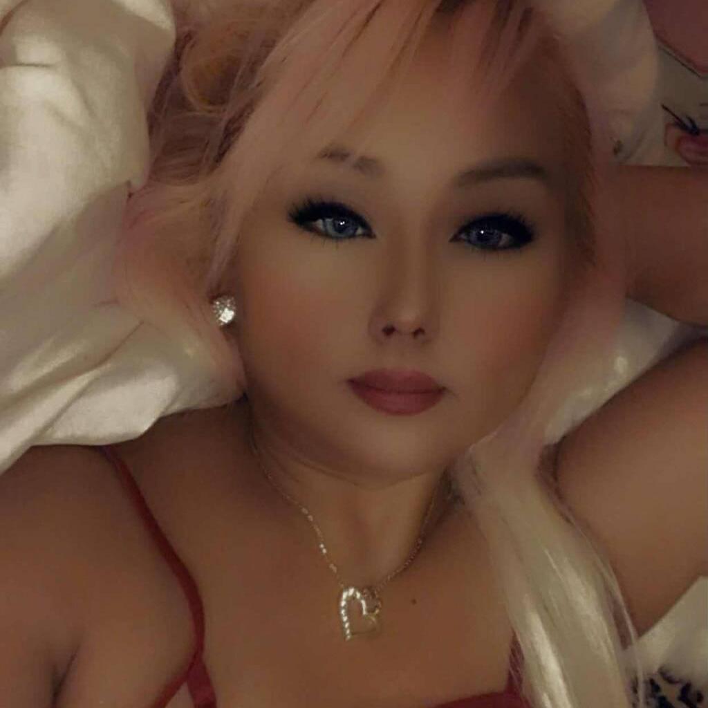 
                        suzy
                     is Female Escorts. | Quebec City | Quebec | Canada | canadatopescorts.com 