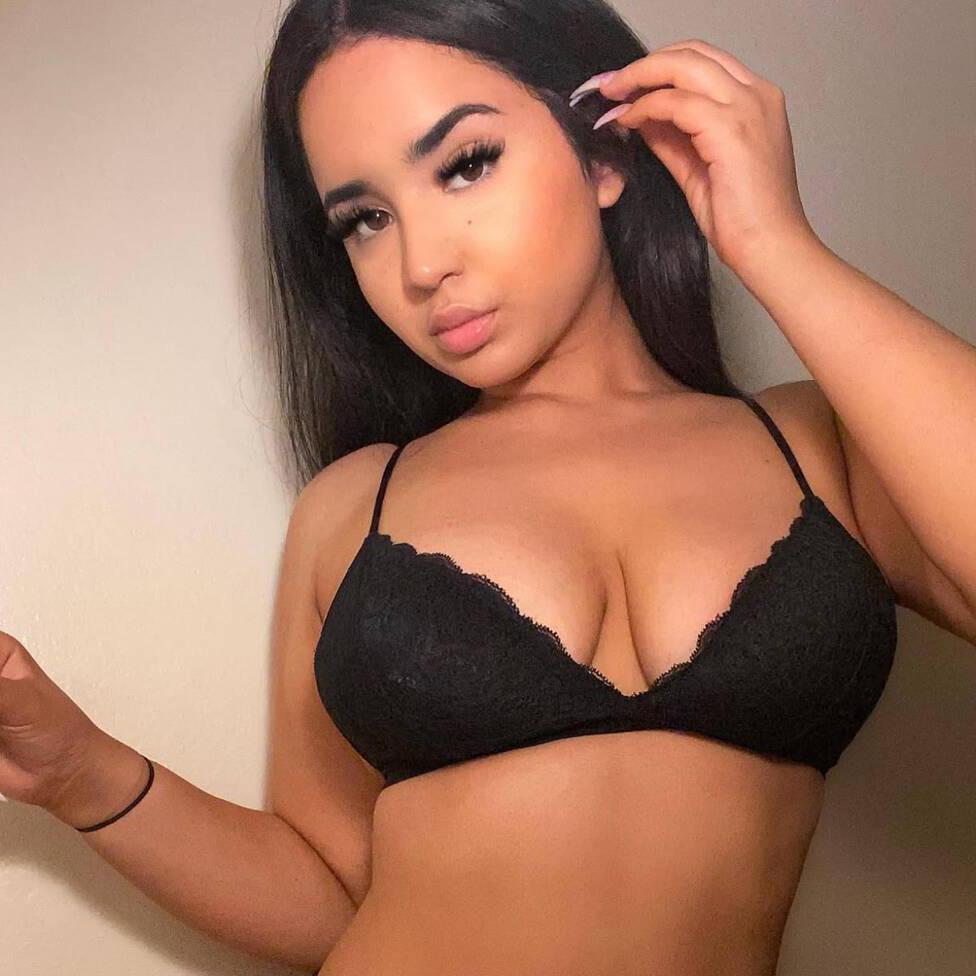 
                        Bella
                     is Female Escorts. | Montreal | Quebec | Canada | canadatopescorts.com 