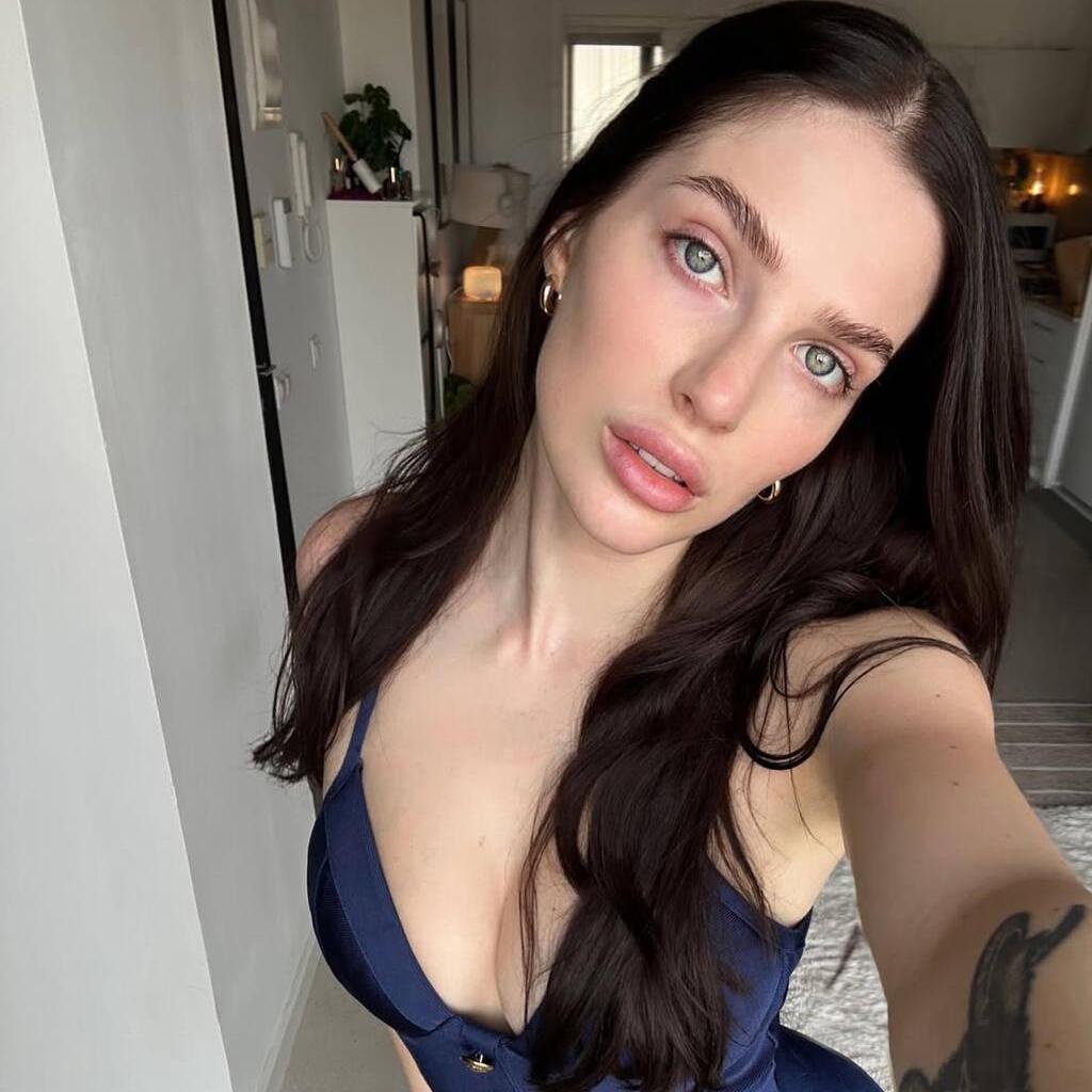 
                        Linda
                     is Female Escorts. | Barrie | Ontario | Canada | canadatopescorts.com 