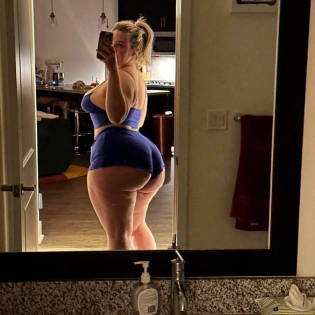 Nora is Female Escorts. | Calgary | Alberta | Canada | canadatopescorts.com 