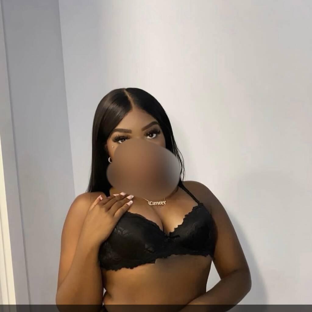
                        Evy Cash seulement
                     is Female Escorts. | Saguenay | Quebec | Canada | canadatopescorts.com 