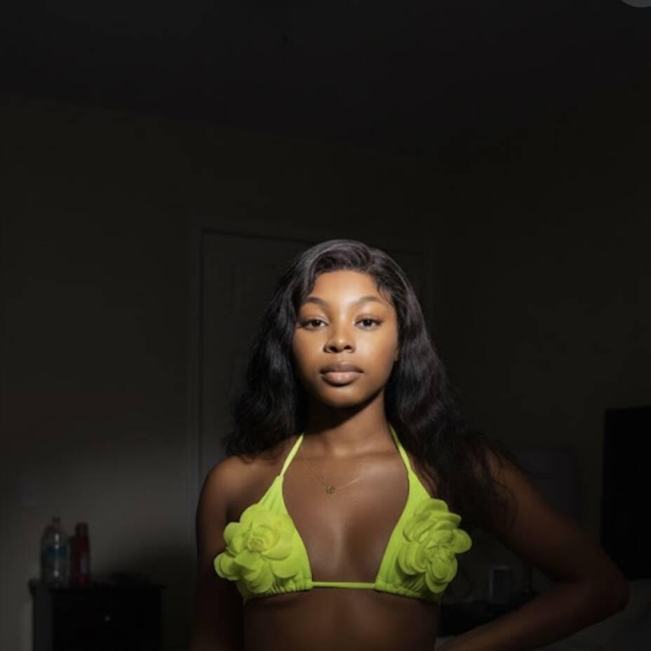 
                        Léna
                     is Female Escorts. | Montreal | Quebec | Canada | canadatopescorts.com 