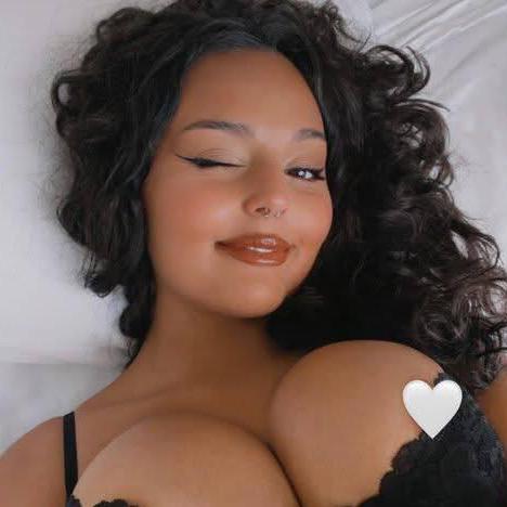 
                        Roseline
                     is Female Escorts. | Sunshine Coast | British Columbia | Canada | canadatopescorts.com 
