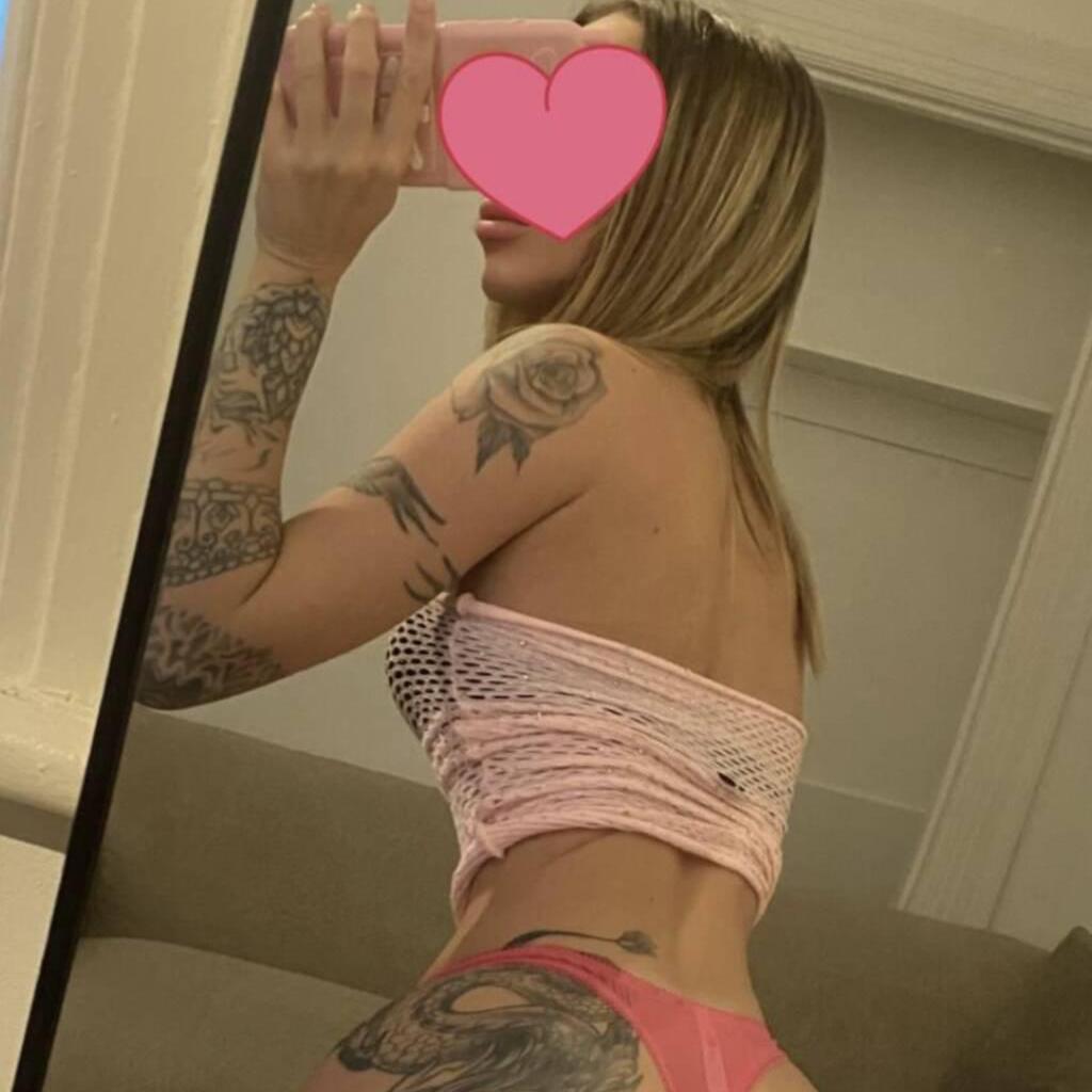 
                        Charlotte
                     is Female Escorts. | Toronto | Ontario | Canada | canadatopescorts.com 