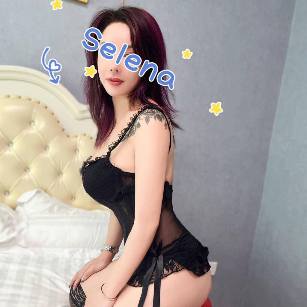 
                        Julia and Vicky
                     is Female Escorts. | Montreal | Quebec | Canada | canadatopescorts.com 