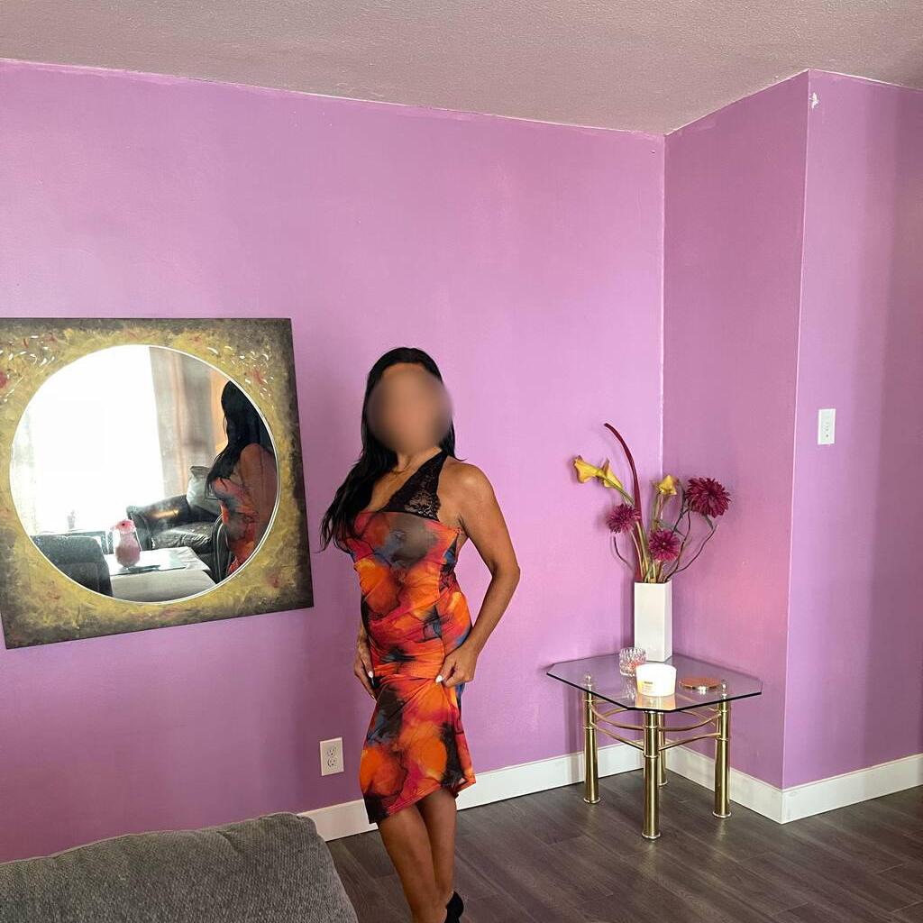 
                        Charlie
                     is Female Escorts. | Montreal | Quebec | Canada | canadatopescorts.com 