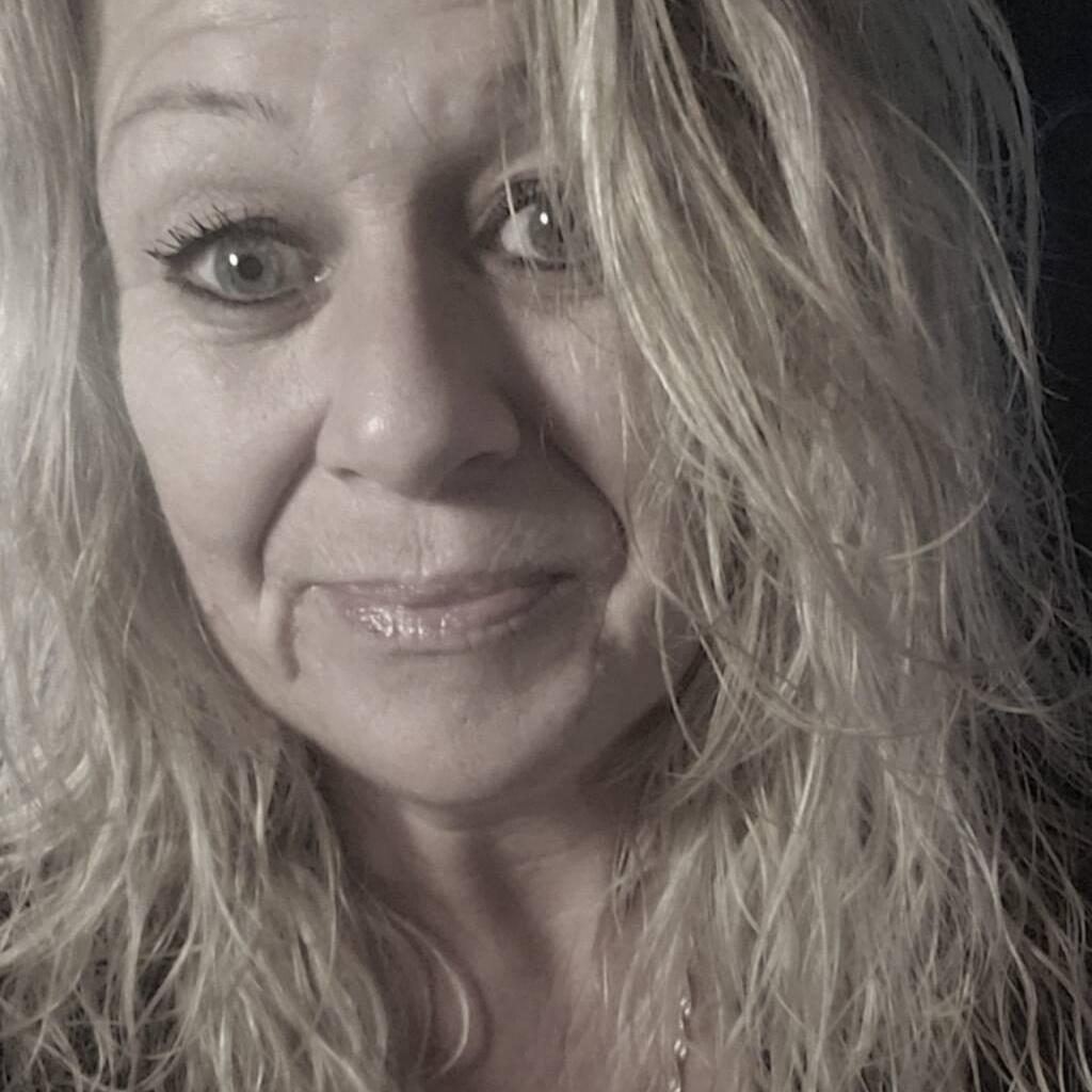 
                        MZ.EVE- caṣĥ ônły
                     is Female Escorts. | Brandon | Manitoba | Canada | canadatopescorts.com 