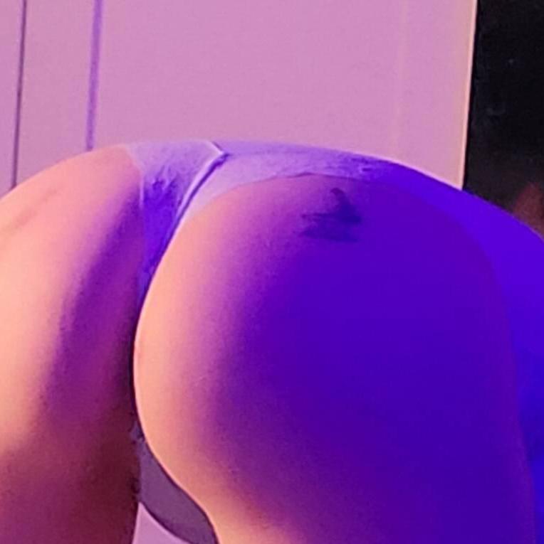 
                        Jennifer
                     is Female Escorts. | Grande Prairie | Alberta | Canada | canadatopescorts.com 