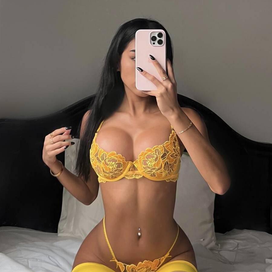 
                        Mariah
                     is Female Escorts. | Toronto | Ontario | Canada | canadatopescorts.com 