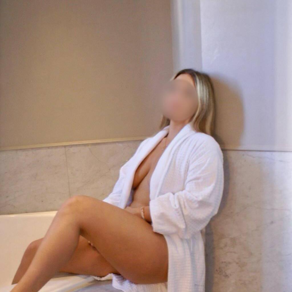 
                        Christina xo
                     is Female Escorts. | Winnipeg | Manitoba | Canada | canadatopescorts.com 