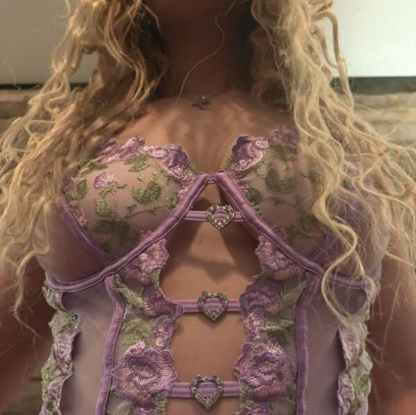 
                        Bella
                     is Female Escorts. | Trois Rivieres | Quebec | Canada | canadatopescorts.com 