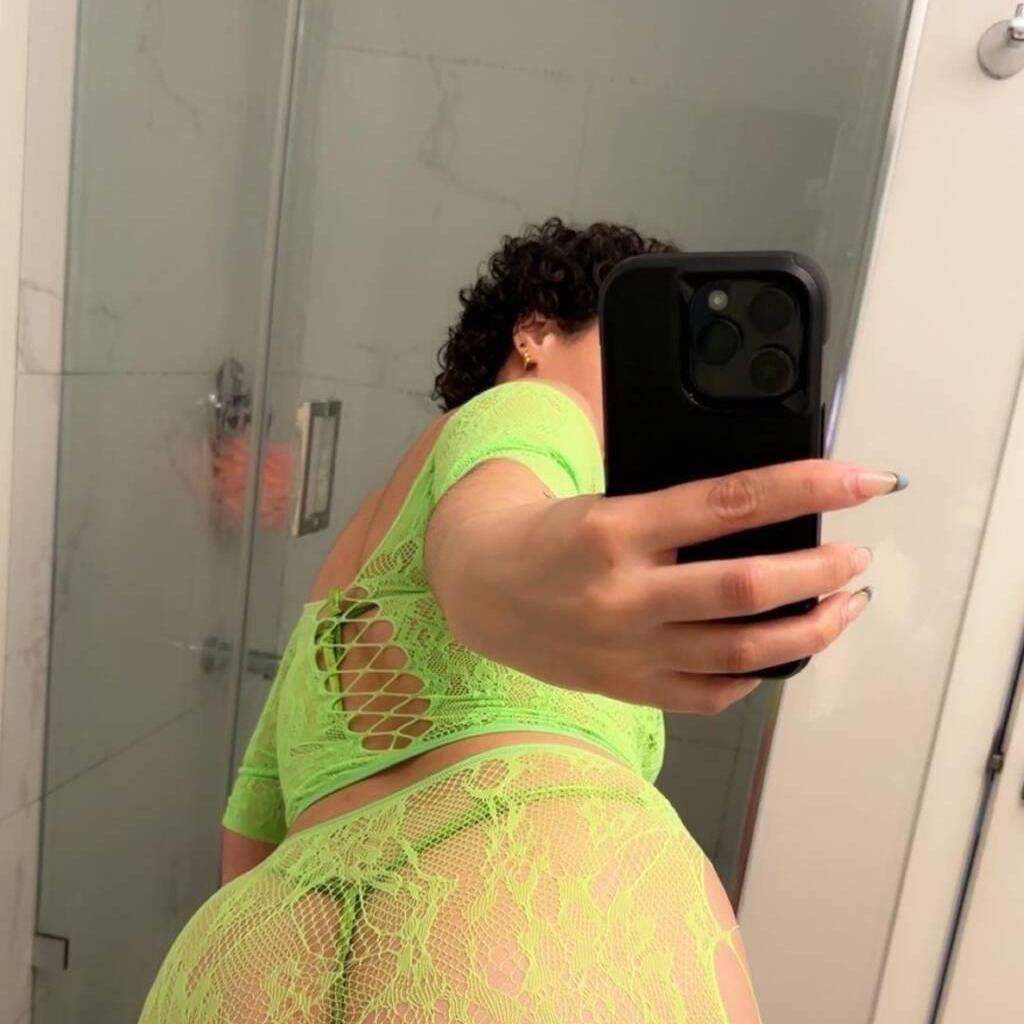 
                        Valentinaa
                     is Female Escorts. | Kelowna | British Columbia | Canada | canadatopescorts.com 