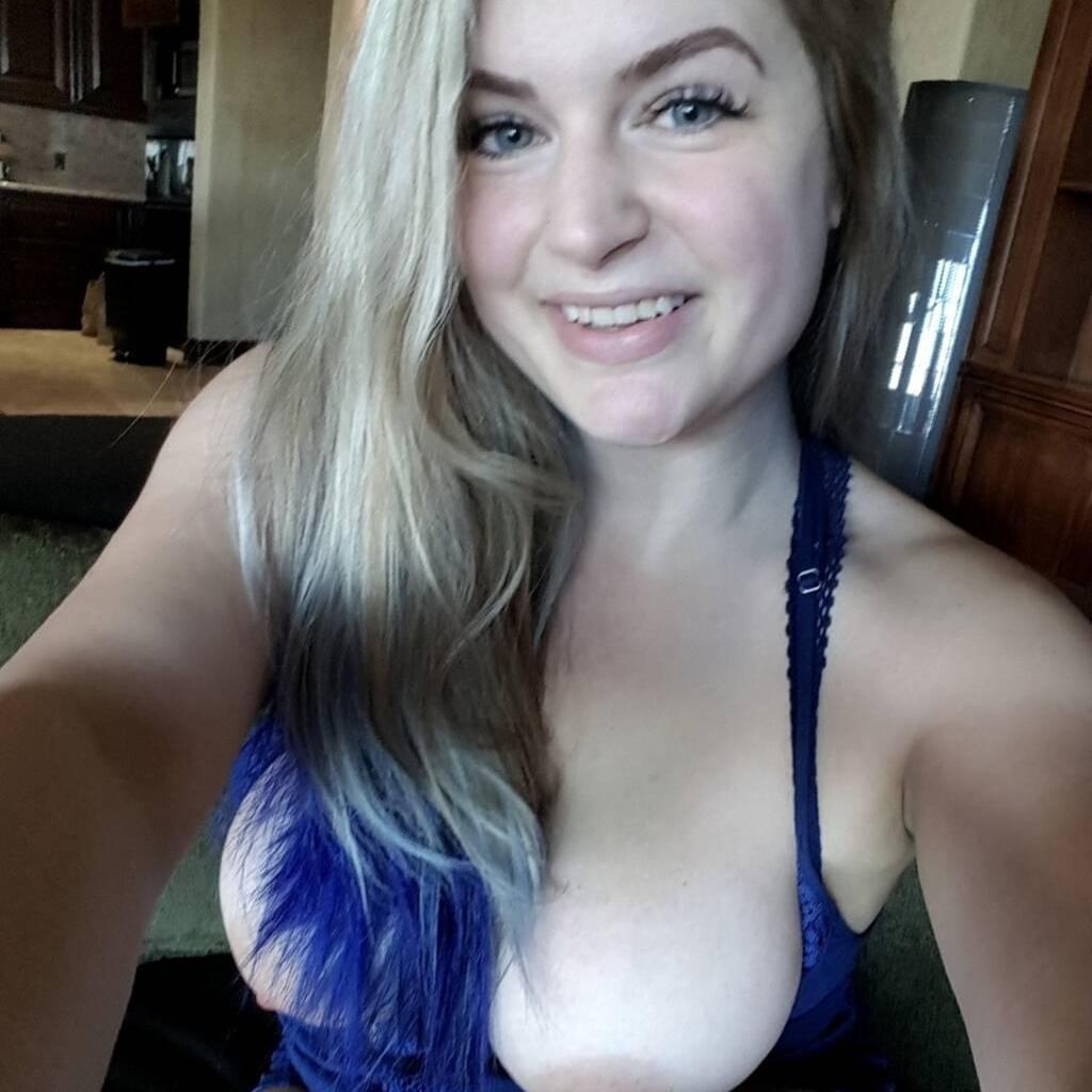 
                        Keenone
                     is Female Escorts. | Peace River Country | British Columbia | Canada | canadatopescorts.com 