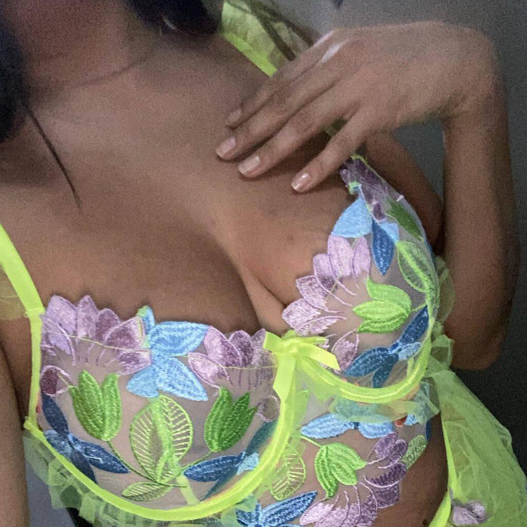 
                        Jen,Ann,Pri,Tit,Dal
                     is Female Escorts. | Quebec City | Quebec | Canada | canadatopescorts.com 