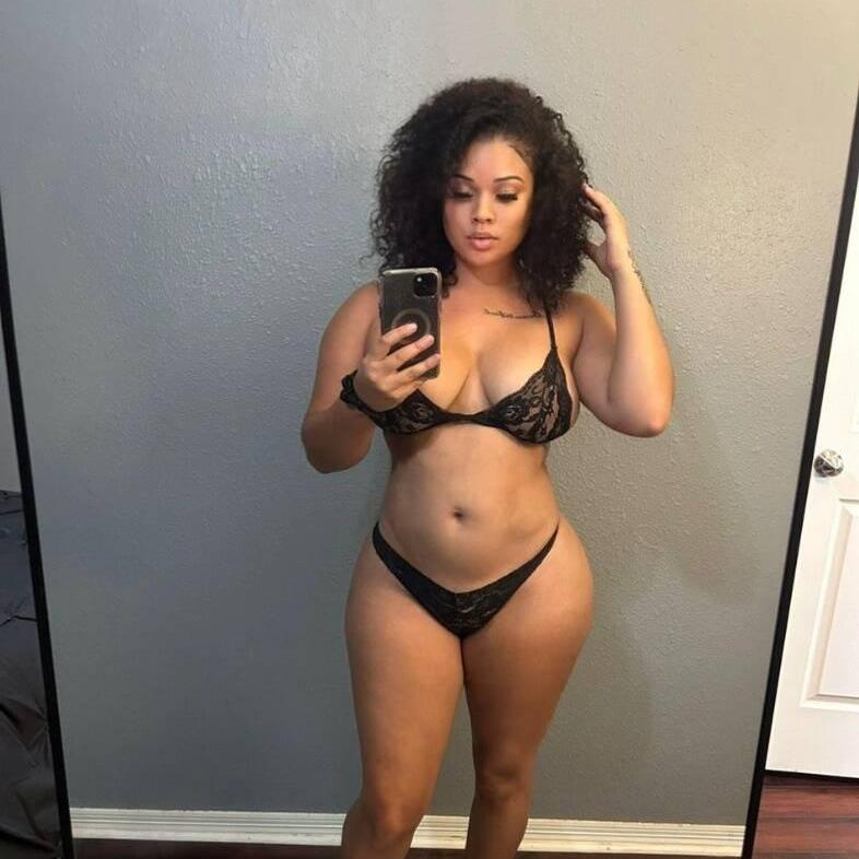 
                        Emely
                     is Female Escorts. | Hamilton | Ontario | Canada | canadatopescorts.com 