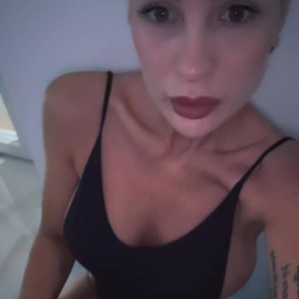 
                        Monic
                     is Female Escorts. | Edmonton | Alberta | Canada | canadatopescorts.com 