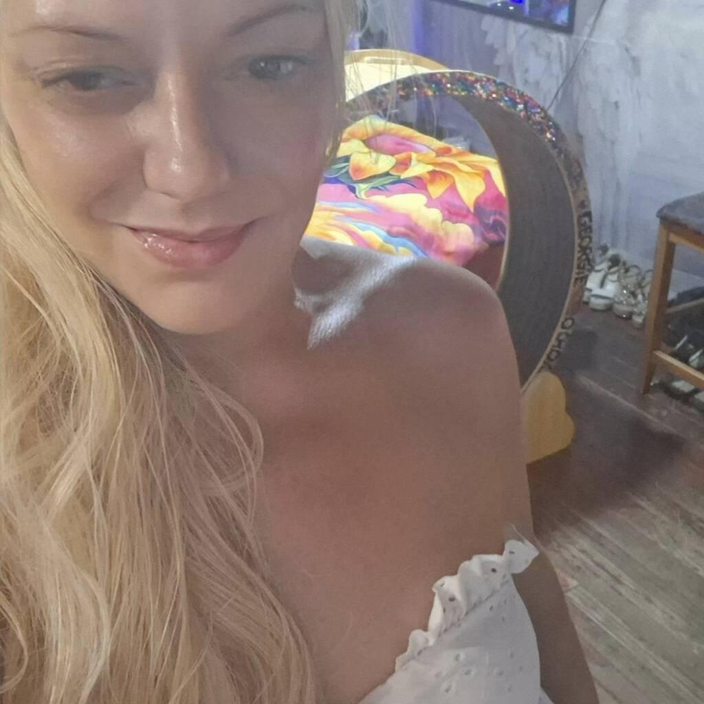 
                        VIOLET
                     is Female Escorts. | Hamilton | Ontario | Canada | canadatopescorts.com 