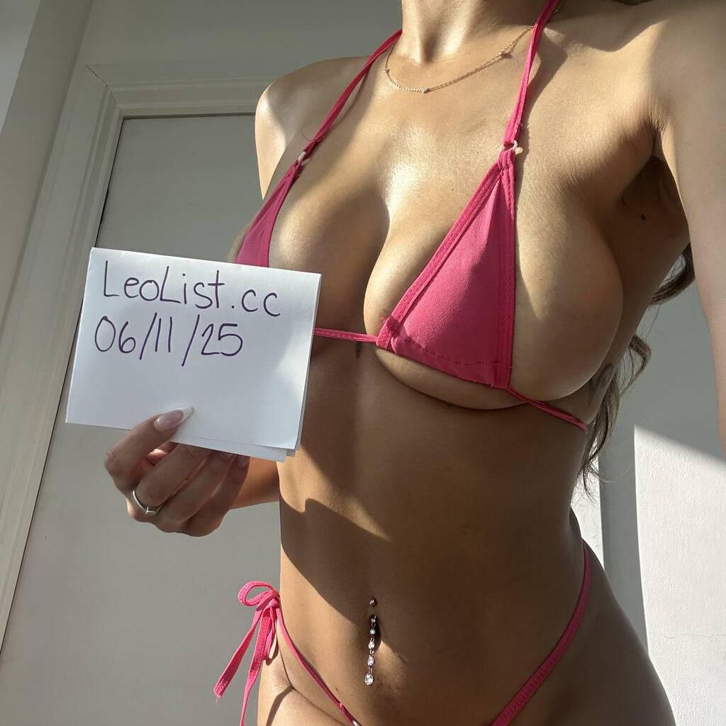 
                        Willow
                     is Female Escorts. | Toronto | Ontario | Canada | canadatopescorts.com 