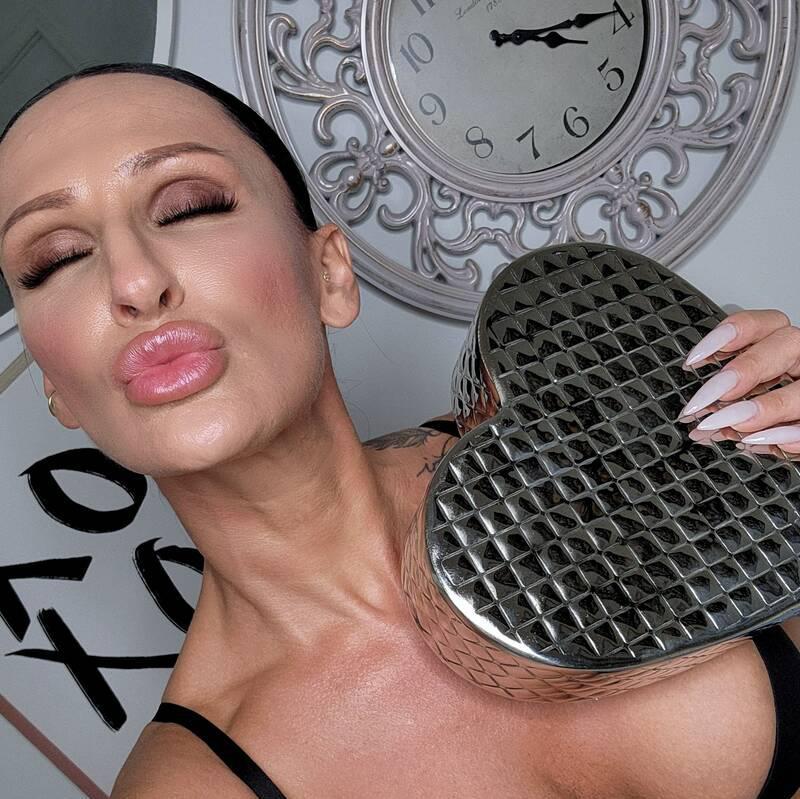 
                        VESNA : FOREiGN FELiNE
                     is Female Escorts. | Yellowknife | Northwest Territories | Canada | canadatopescorts.com 