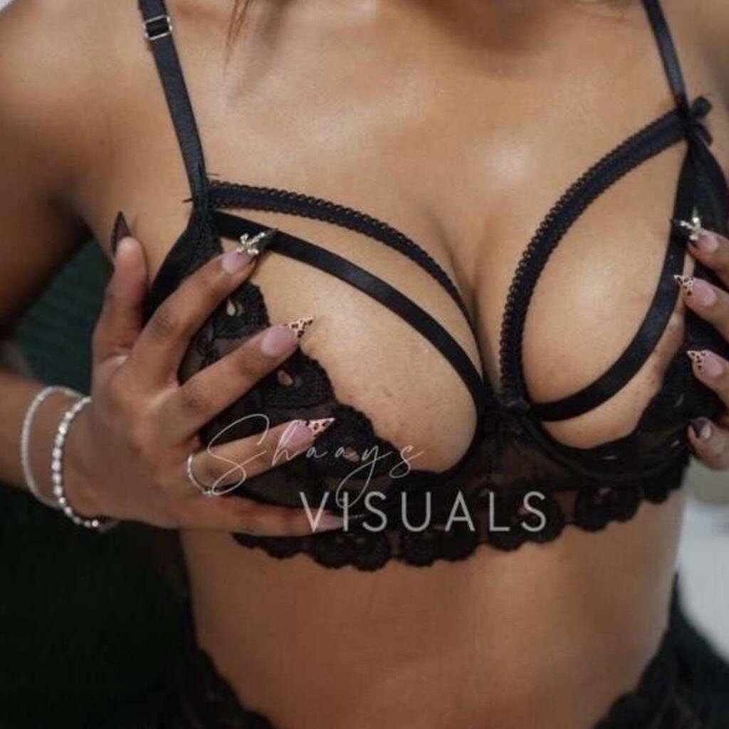 
                        Ari
                     is Female Escorts. | Winnipeg | Manitoba | Canada | canadatopescorts.com 