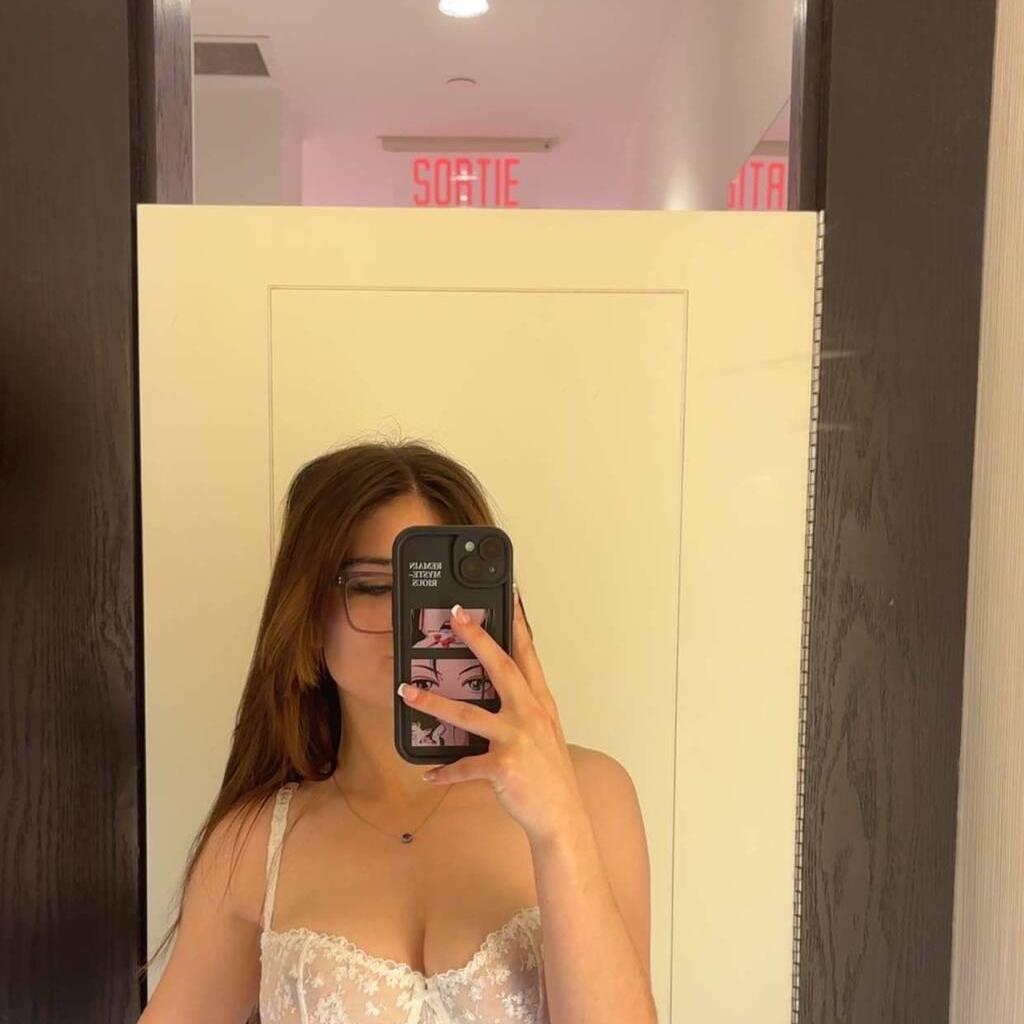 
                        Émi
                     is Female Escorts. | Quebec City | Quebec | Canada | canadatopescorts.com 