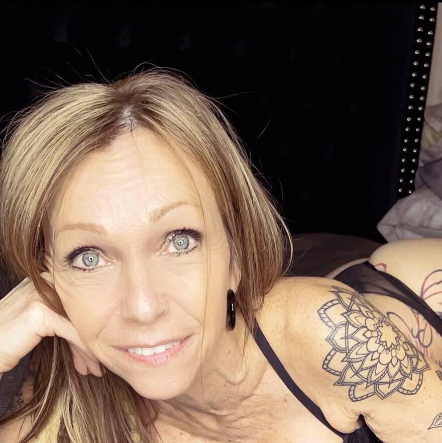 
                        Tracey
                     is Female Escorts. | Barrie | Ontario | Canada | canadatopescorts.com 