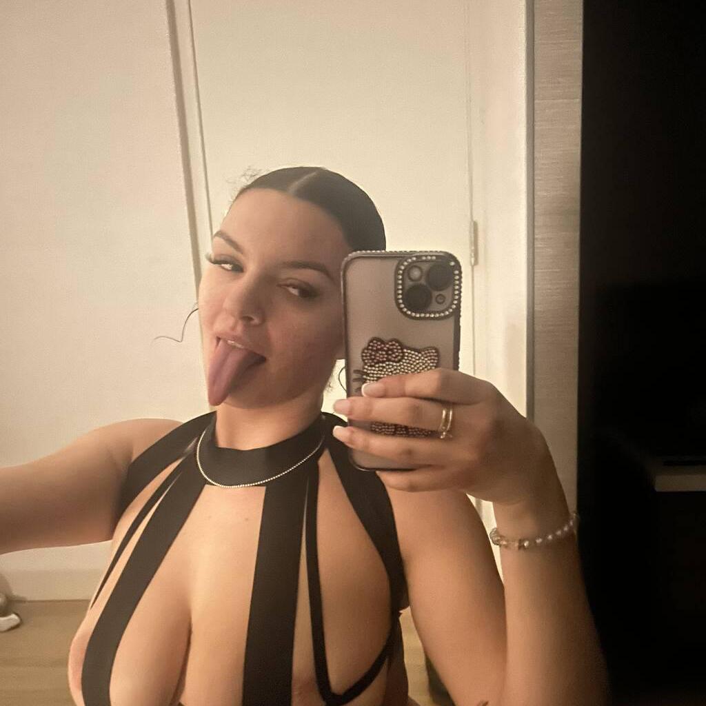 
                        Bella
                     is Female Escorts. | Thunder Bay | Ontario | Canada | canadatopescorts.com 