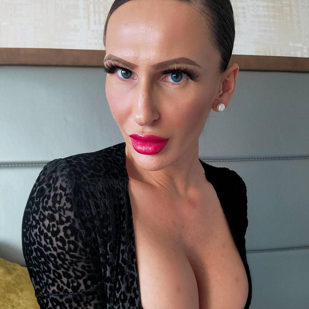 
                        VESNA : FOREiGN FELiNE
                     is Female Escorts. | Vancouver | British Columbia | Canada | canadatopescorts.com 