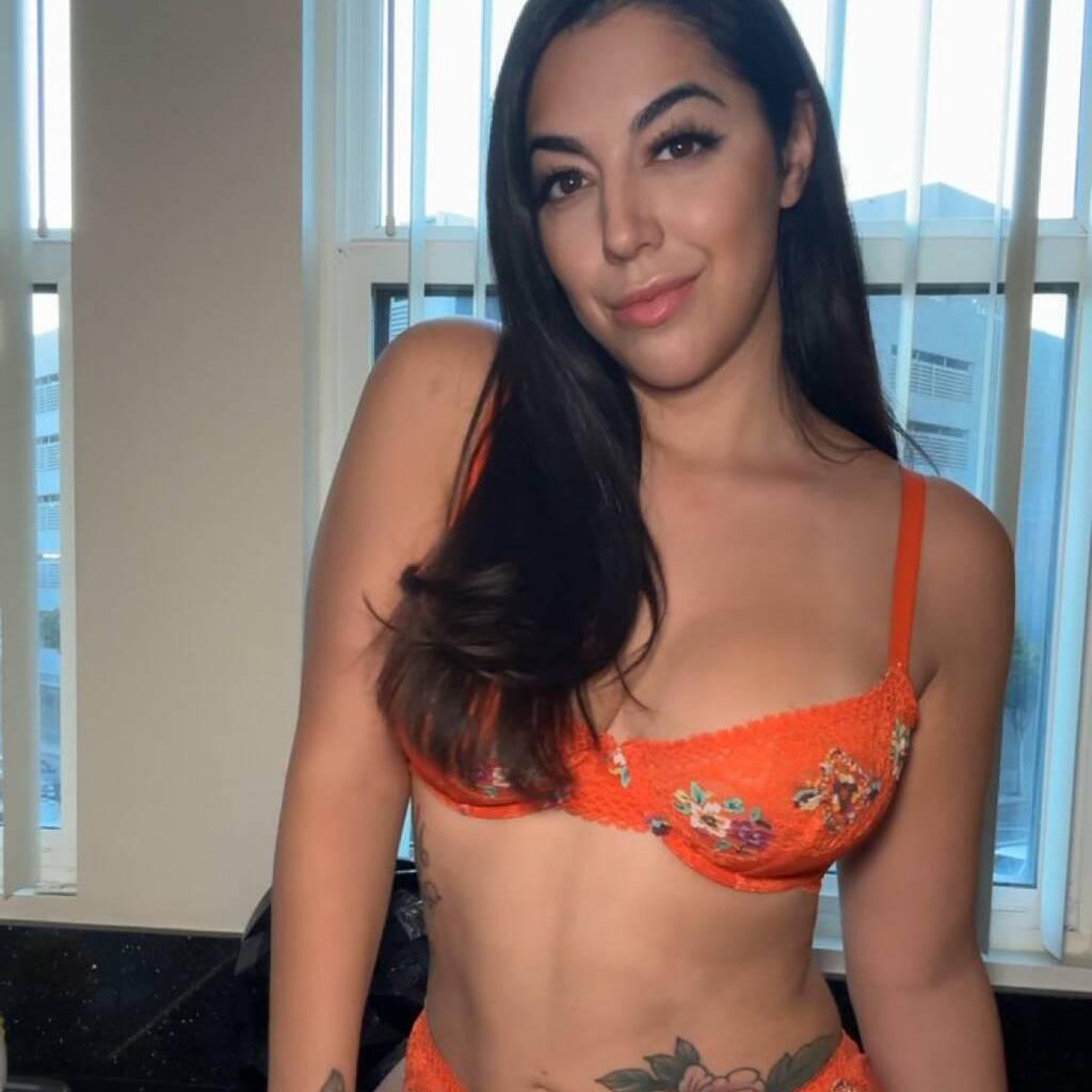 
                        Zara
                     is Female Escorts. | Owen Sound | Ontario | Canada | canadatopescorts.com 