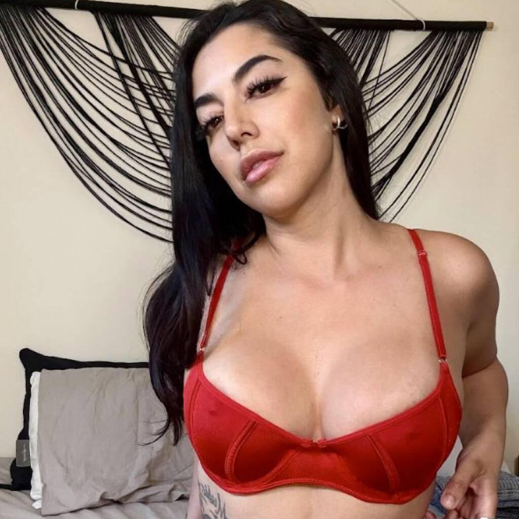 
                        Zara
                     is Female Escorts. | Owen Sound | Ontario | Canada | canadatopescorts.com 