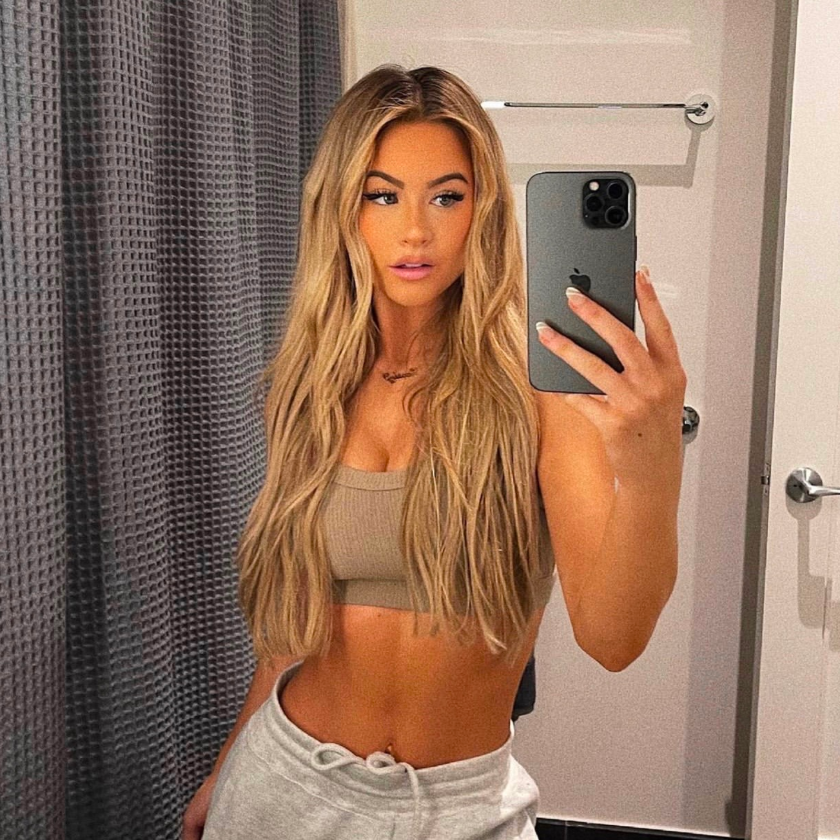 Darlene is Female Escorts. | Vancouver | British Columbia | Canada | canadatopescorts.com 