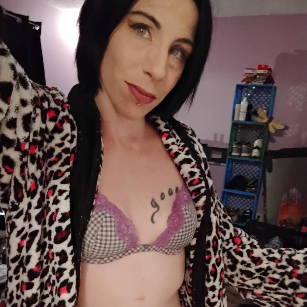 
                        Hailey/ AKA throut goat
                     is Female Escorts. | Hamilton | Ontario | Canada | canadatopescorts.com 