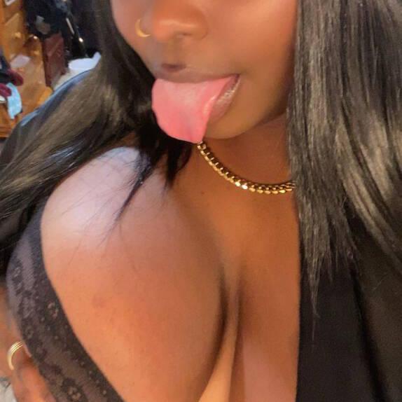 
                        Mona
                     is Female Escorts. | Kitchener | Ontario | Canada | canadatopescorts.com 