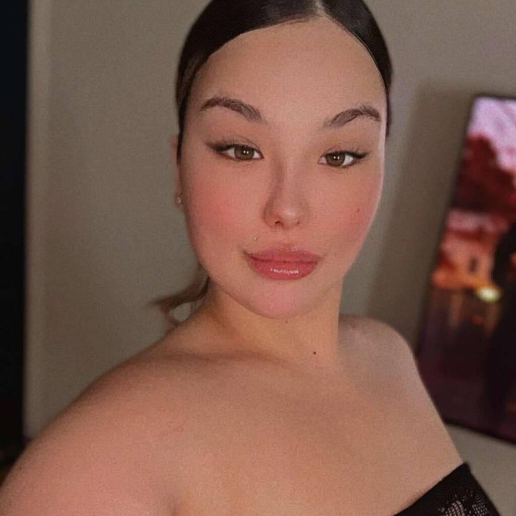 
                        Selena
                     is Female Escorts. | Quebec City | Quebec | Canada | canadatopescorts.com 