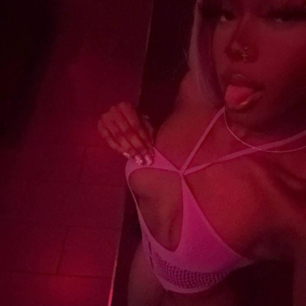 
                        Desiree
                     is Female Escorts. | Niagara | Ontario | Canada | canadatopescorts.com 