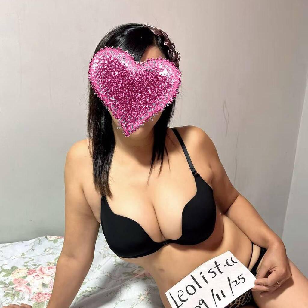 
                        Linda and Luna
                     is Female Escorts. | Toronto | Ontario | Canada | canadatopescorts.com 