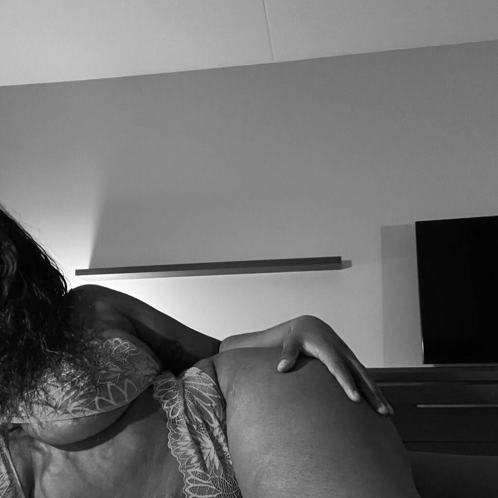 
                        Mercedes
                     is Female Escorts. | Calgary | Alberta | Canada | canadatopescorts.com 