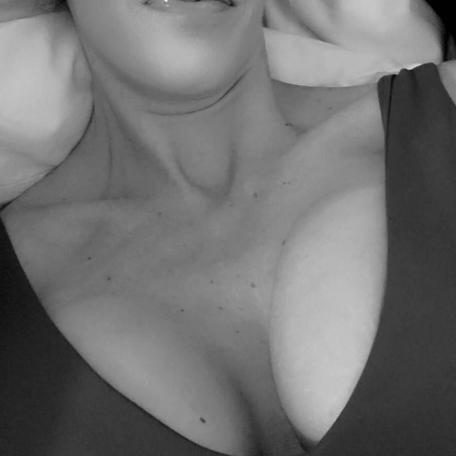 
                        Nikki Lixx or Lola Vixon
                     is Female Escorts. | Hamilton | Ontario | Canada | canadatopescorts.com 