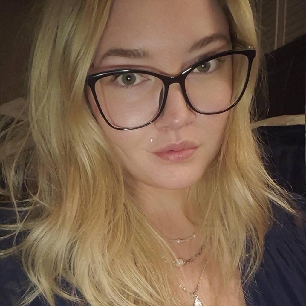 
                        Viola
                     is Female Escorts. | Winnipeg | Manitoba | Canada | canadatopescorts.com 